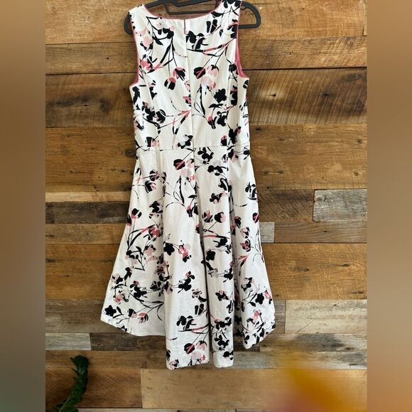 WHBM 570259114
SL Vnk Cotton Sateen FNF
COLOR
Ecru w Goddess Pink - Picture 8 of 16